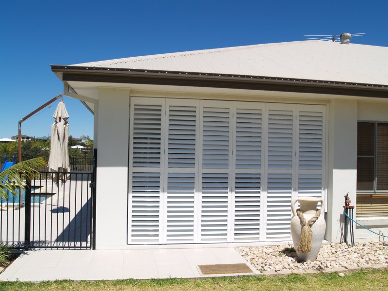 habitación-exterior-creada-con-contraventanas-de-aluminio